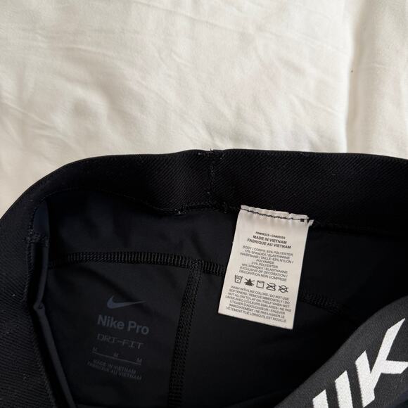 Nike Pro Women’s 3" Compression Shorts Black Athletic Spandex Size M - Picture 2 of 4